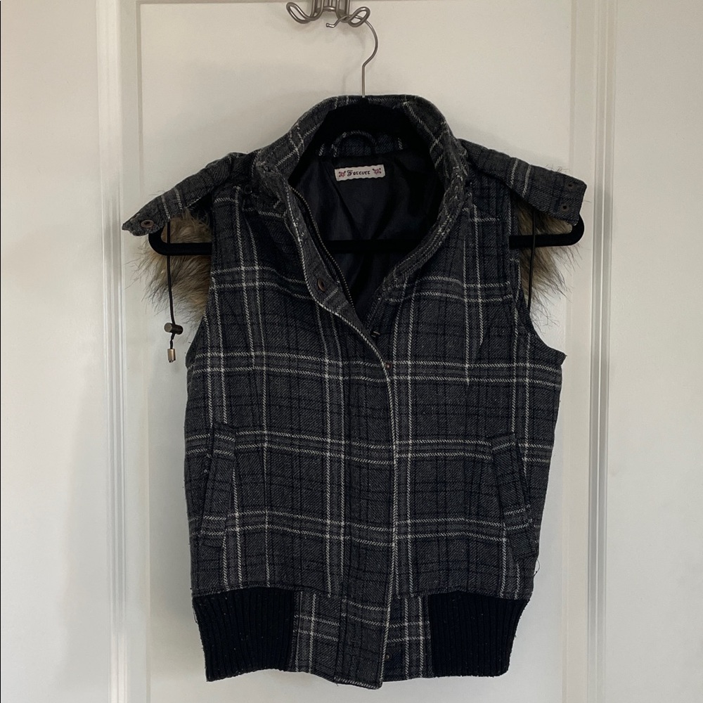 Forever 21 Black and Gray Textured Vest